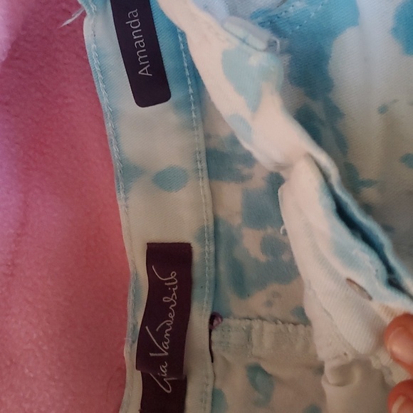 Fabulous Gloria Vanderbilt TyeDye shorts - Picture 3 of 8